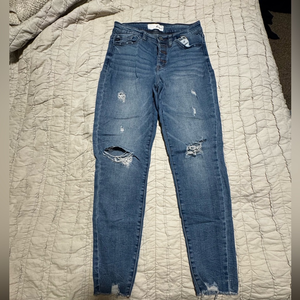 KanCan distressed “skinny jeans” size 5/26